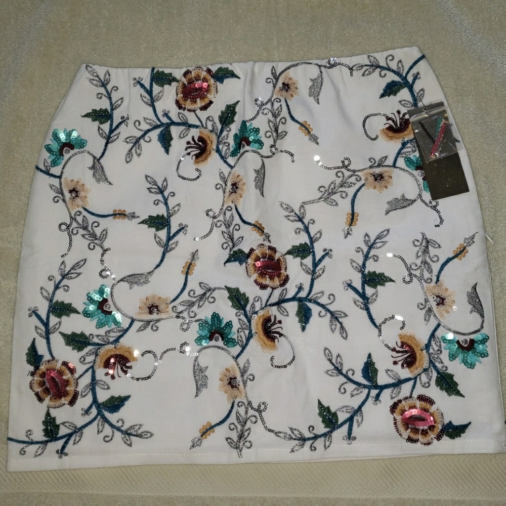 Embroidered skirt